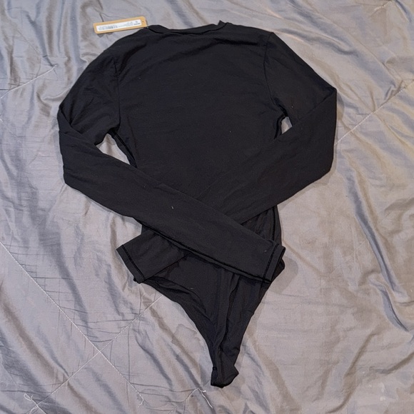SKIMS FITS EVERYBODY LONG SLEEVE CREWNECK BODYSUIT 'ONYX' - Picture 3 of 9